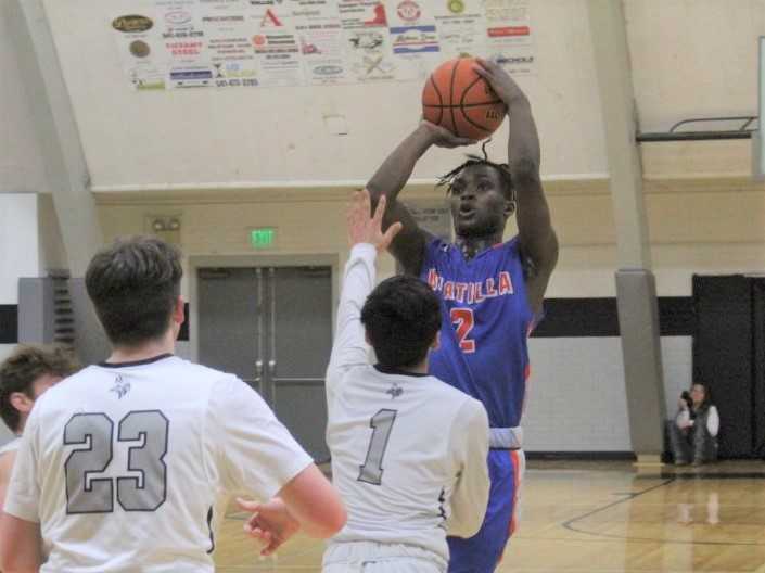 Umatilla's Andrew Earl shoots over Vale's Adam Diaz.  (John Braese/Eastern Oregon Sports Photos)