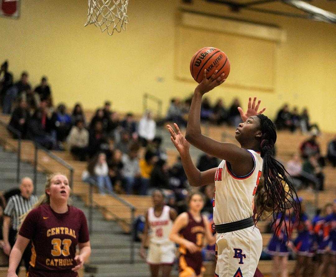 Benson's Aujae Yoakum scored 29 points in Tuesday's overtime win over Central Catholic. (Photo by Jon Olson)