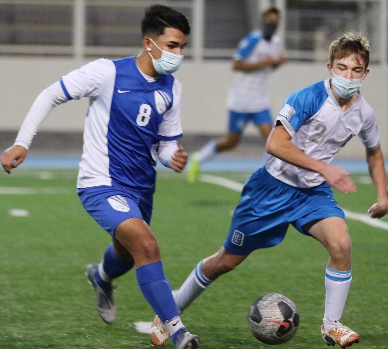 South Medford's Eloy Saucedo (8) works against pressure from Hidden Valley's Jake Saunders (2). (Photo by Tom Lavine)