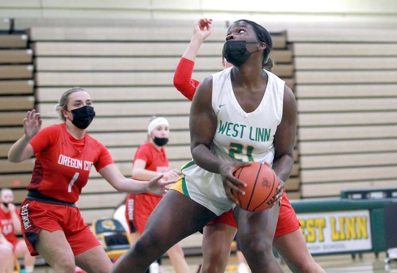 Arizona-bound Aaronette Vonleh is averaging 28.7 points for West Linn. (Courtesy photo: Miles Vance/Pamplin Media Group)