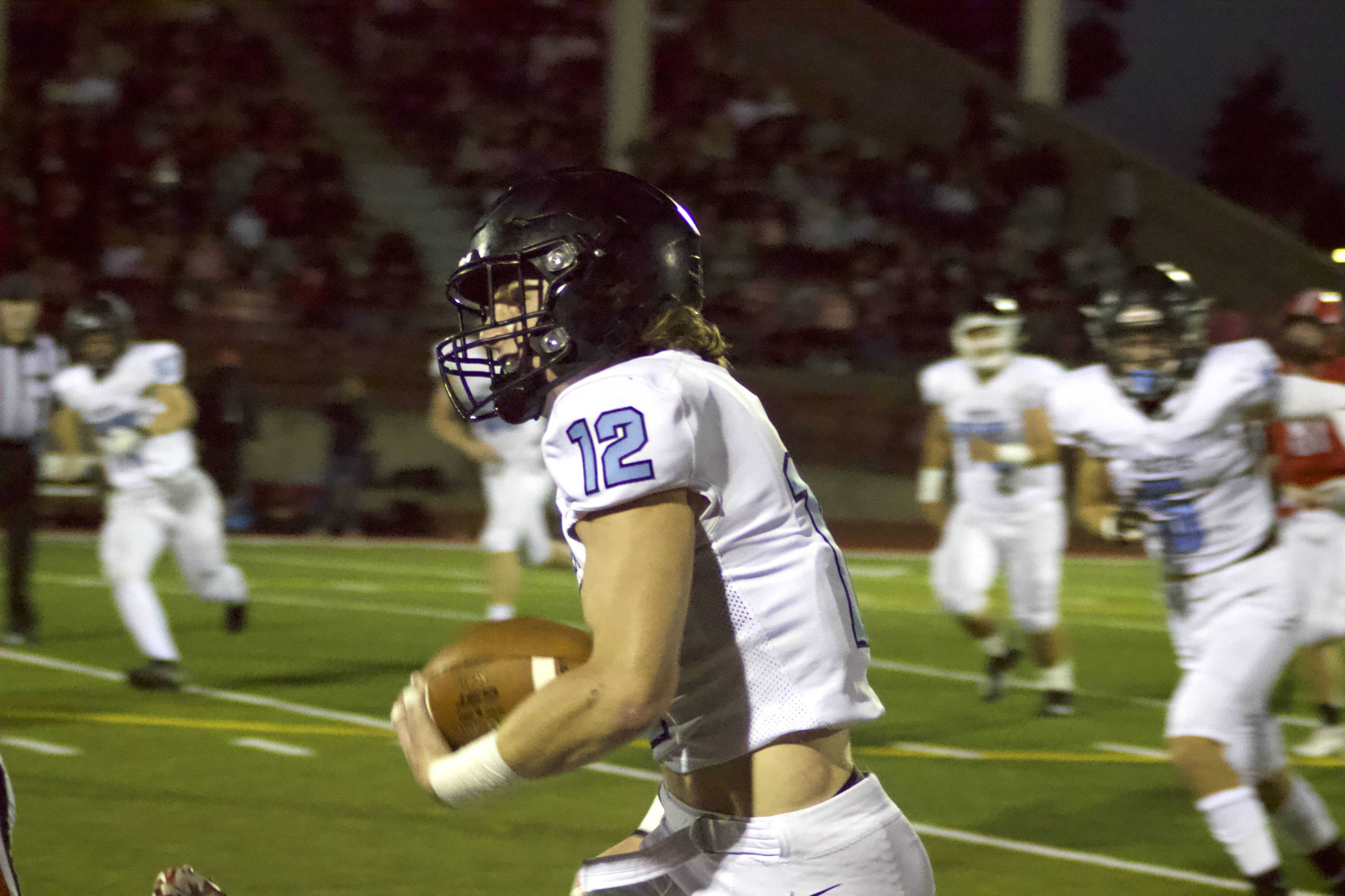 Lakeridge's Jake Reichle ran for 176 yards and two touchdowns Friday. (Photo by Sydney Blem)
