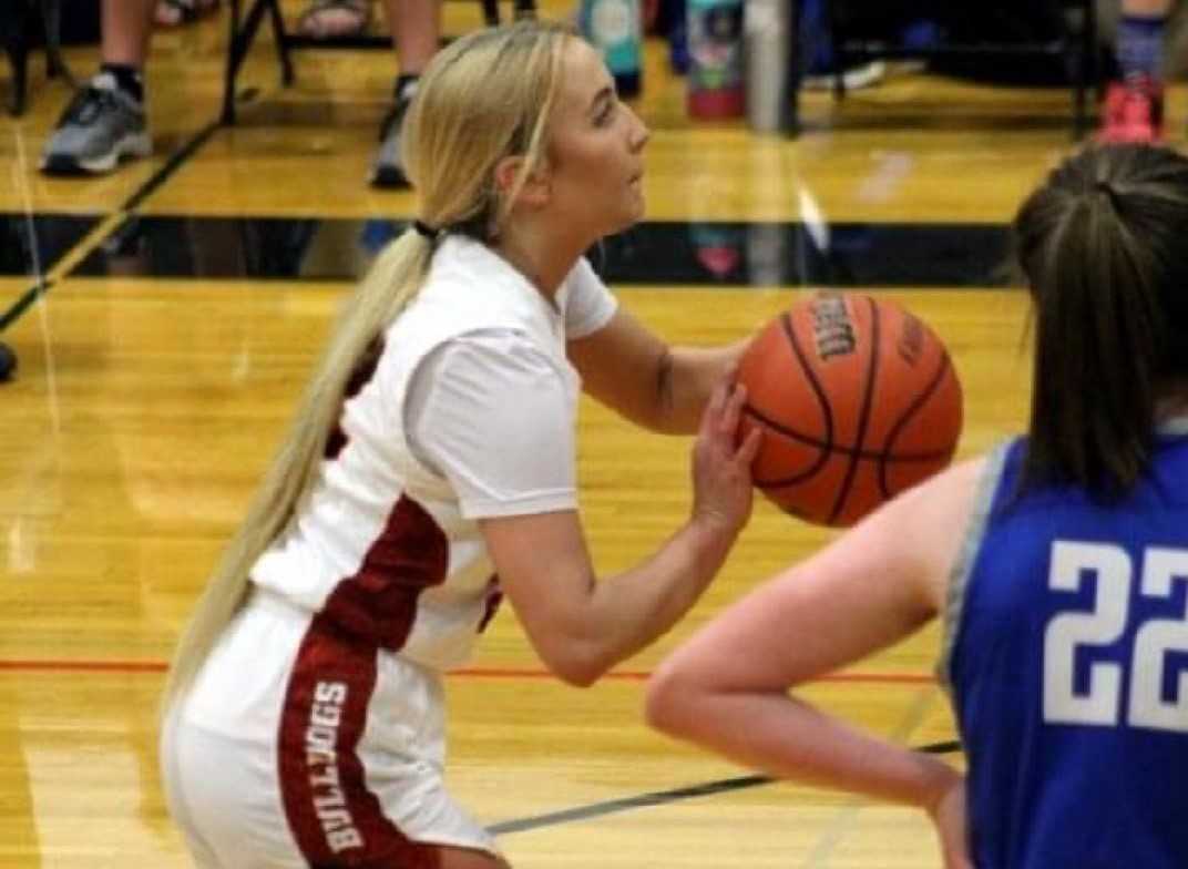 Willamina senior point guard Grace France, a fourth-year starter, is averaging 5.2 steals per game. (Photo by Robert W. Smith)