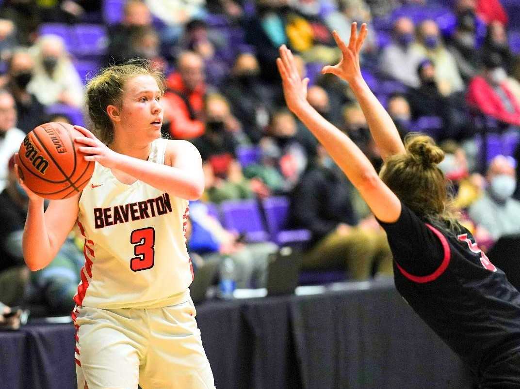 Beaverton's Zoe Borter looks to pass around Clackamas' Dylan Mogel in Friday's semifinal. (Photo by Jon Olson)