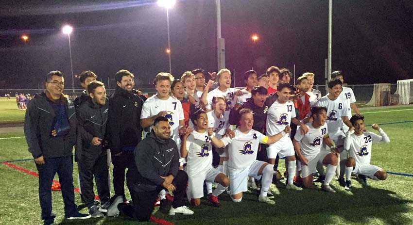 Aloha celebrates its upset win over top-seeded Central Catholic