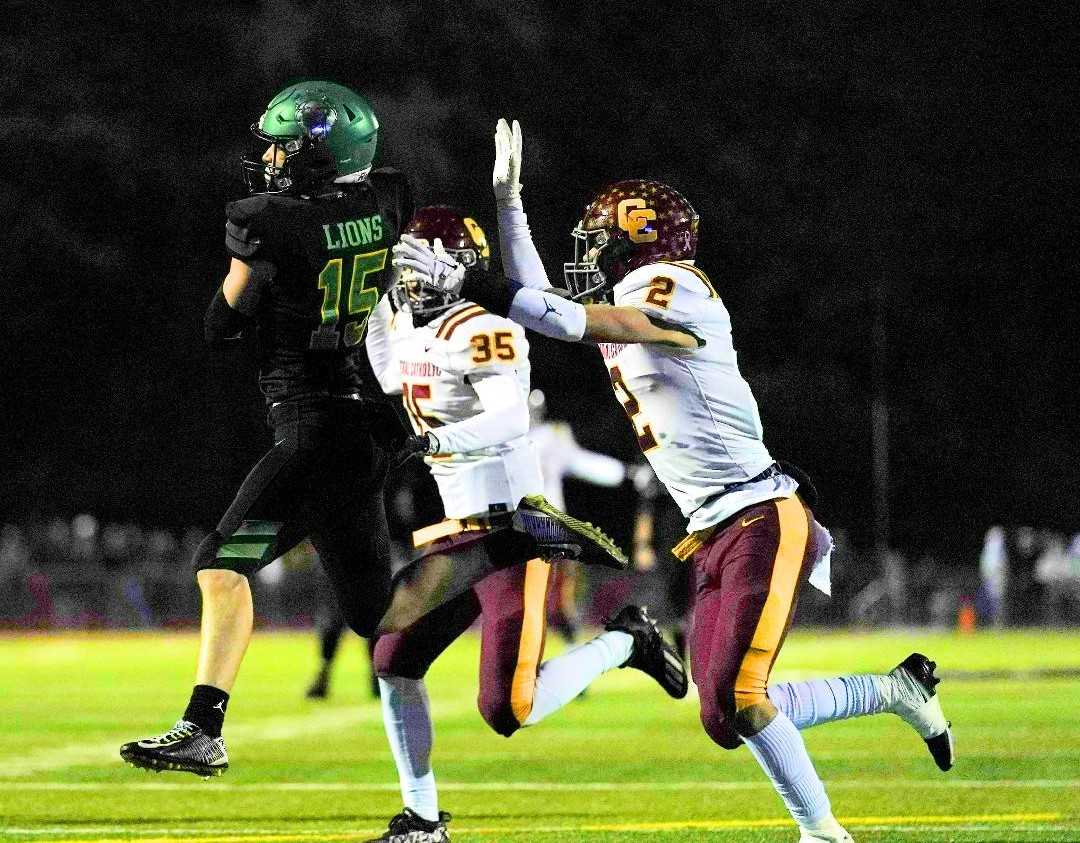 West Linn's Mark Hamper (15) had two touchdown catches in Friday's win over Central Catholic. (Photo by Jon Olson)