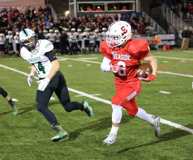 Seaside's Duncan Thompson breaks loose against Estacada's David Stamm (14). (Photo by Jeff TerHar)