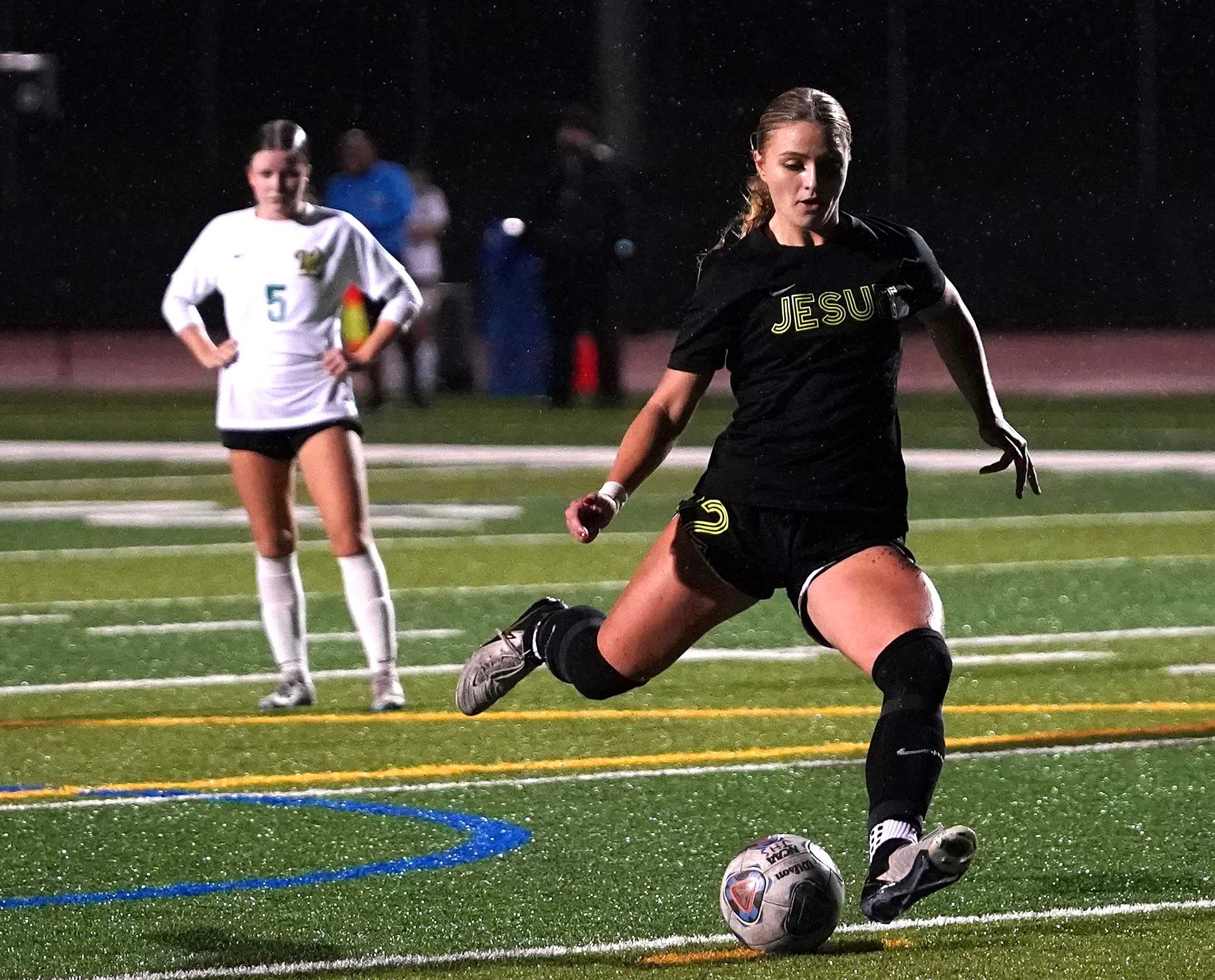 Marian Dunne converted a penalty kick in the 69th minute to lift Jesuit over West Linn 1-0 on Tuesday. (Photo by J.R. Olson)