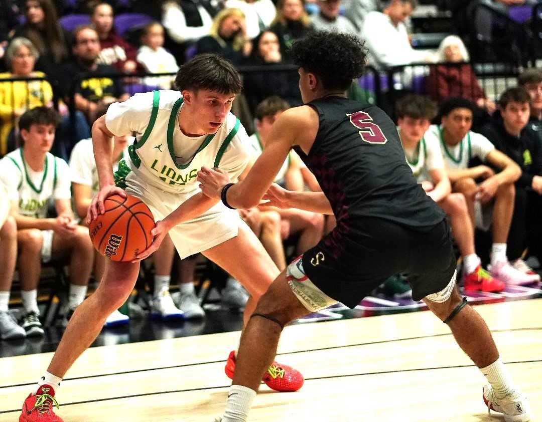 West Linn's Kevin Benson, guarded by Southridge's Elijah Thompson (5), scored 13 points Thursday. (Photo by J.R. Olson)