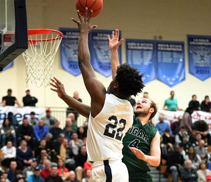 Tigard's Stevie Schlabach (4) challenges University School's Vernon Carey Jr. (Photo by Jon Olson)