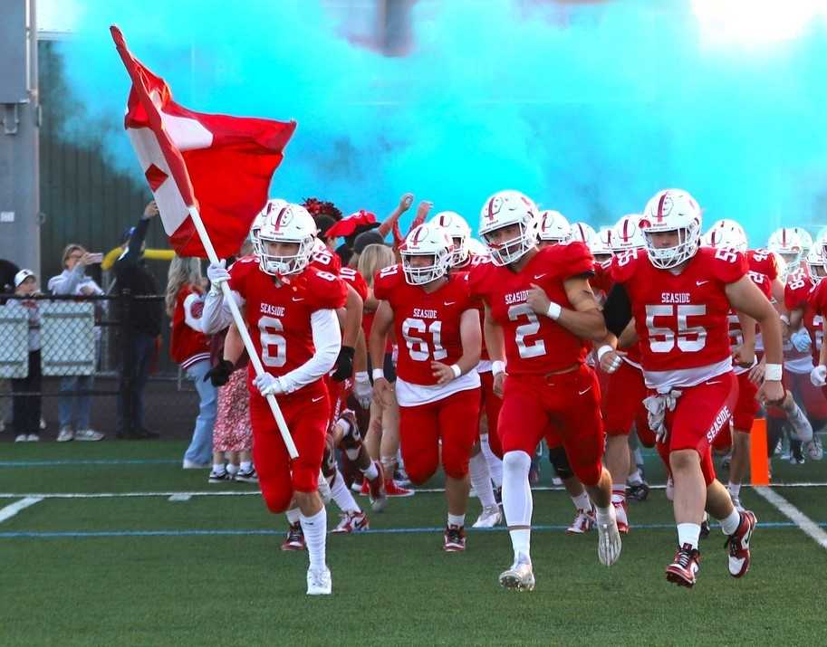Seaside's football team finished 5-5 last season, losing at Henley in the first round of the 4A playoffs. (Photo by Jeff TerHar)