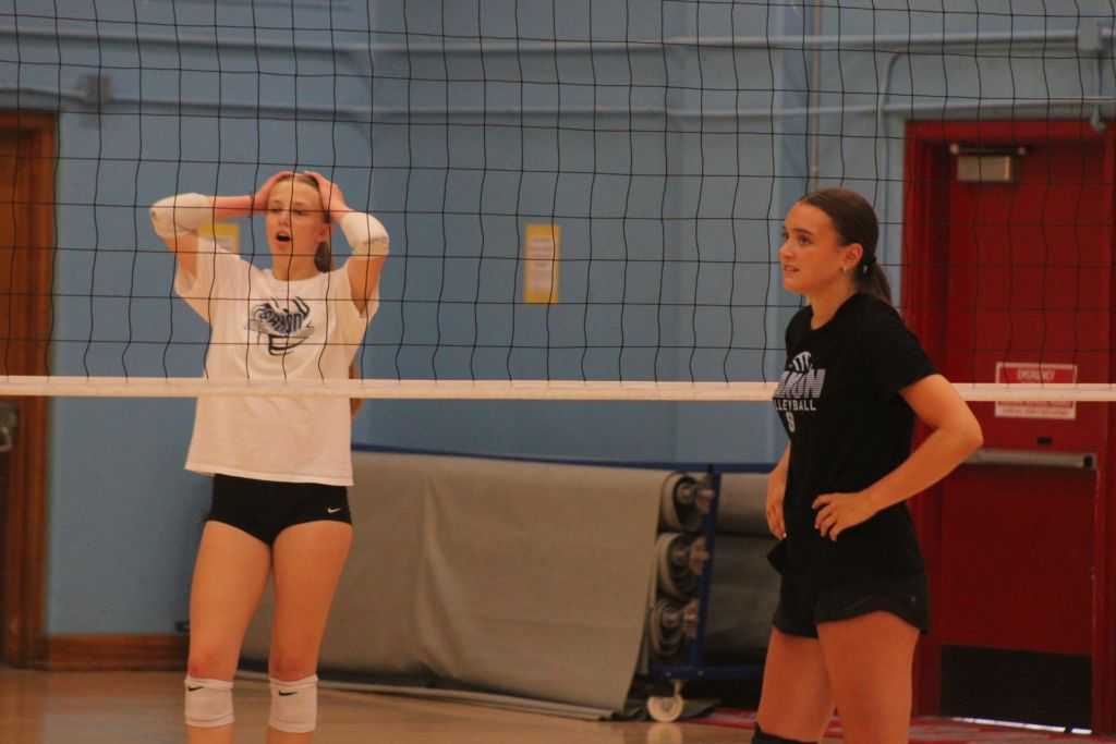 South Salem seniors Briella Mathis, left, and Kamree Orizotti at practice. (Courtesy photo: Jeremy McDonald)