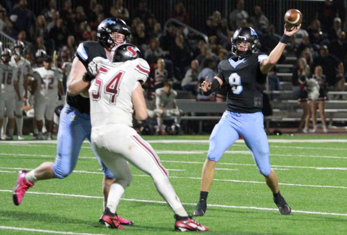 Lakeridge senior Drew Weiler has completed 80 percent of his passes for 331 yards and five touchdowns. (Photo by Miles Vance)
