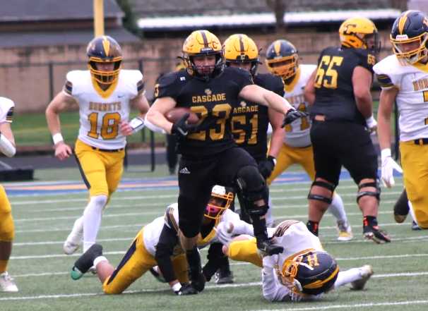 Cascade senior Bryce Kuenzi powered through Henley for 127 yards on 17 carries on Saturday. (Photo by Jeremy McDonald)