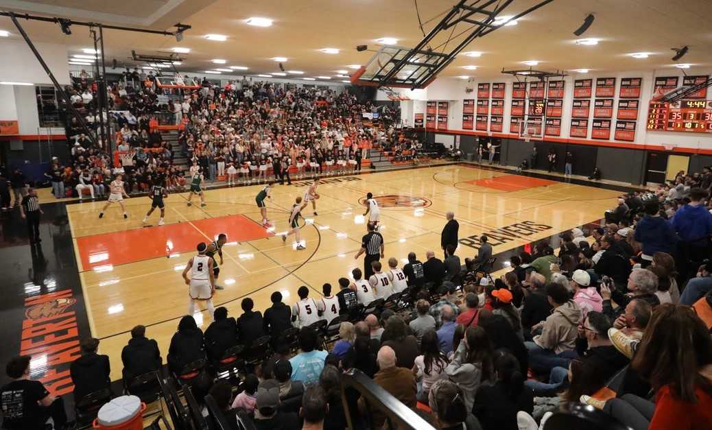 Beaverton split a Metro League doubleheader with rival Jesuit on Friday. (Photo by Norm Maves Jr.)