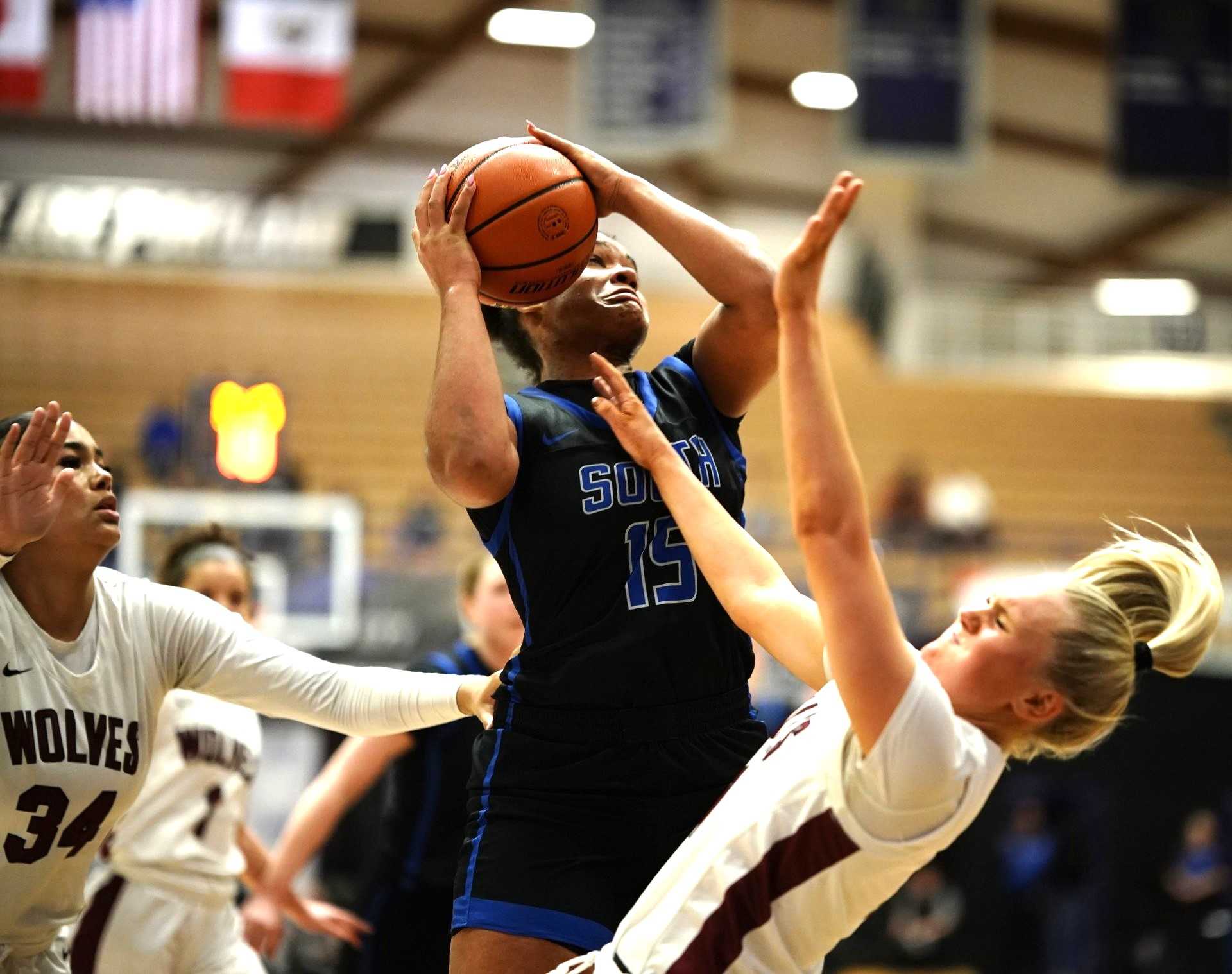 South Medford senior post Mayen Akpan had 26 points and 12 rebounds in Friday's semifinal win. (Photo by J.R. Olson)
