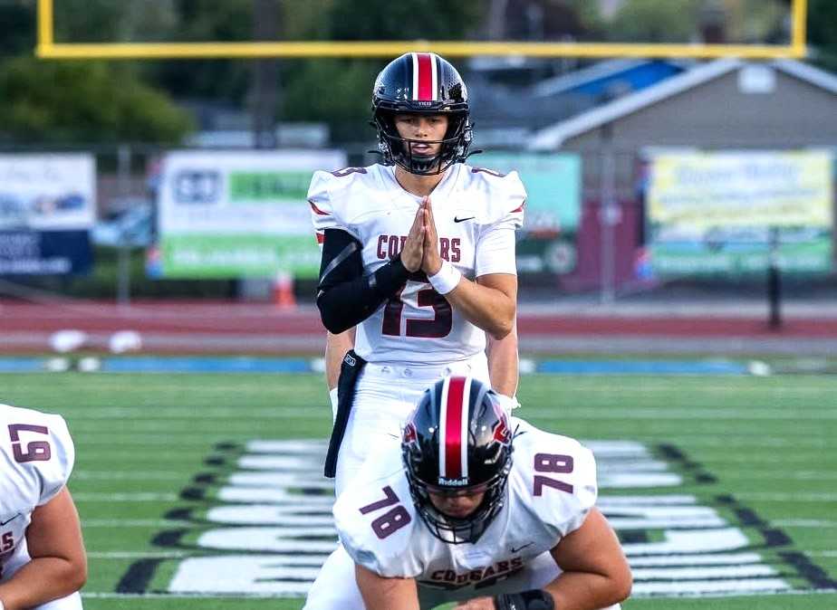 Mountain View senior quarterback Liam Wheir passed for three touchdowns last week against South Medford. (Photo by Eric Brand)