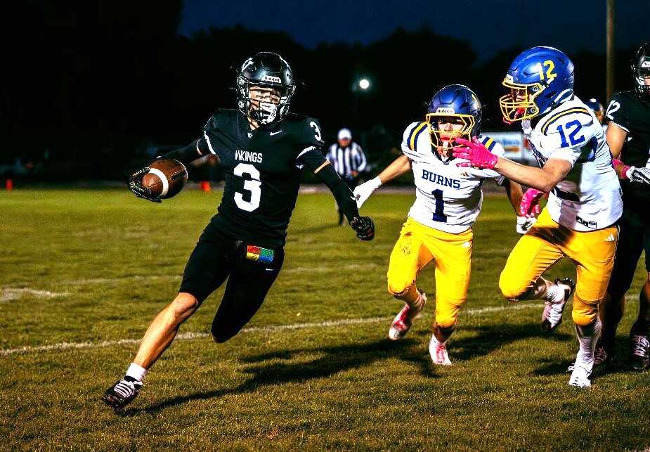 Vale senior Kellen Hartley caught two touchdown passes against Burns, giving him 15 for the season. (Photo by Mario Moreno)