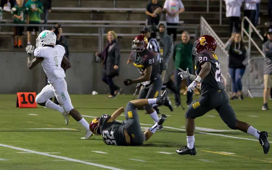 Dawson Jolley scored three touchdowns for West Linn, including the game winner in overtime. (Photo by Brad Cantor)